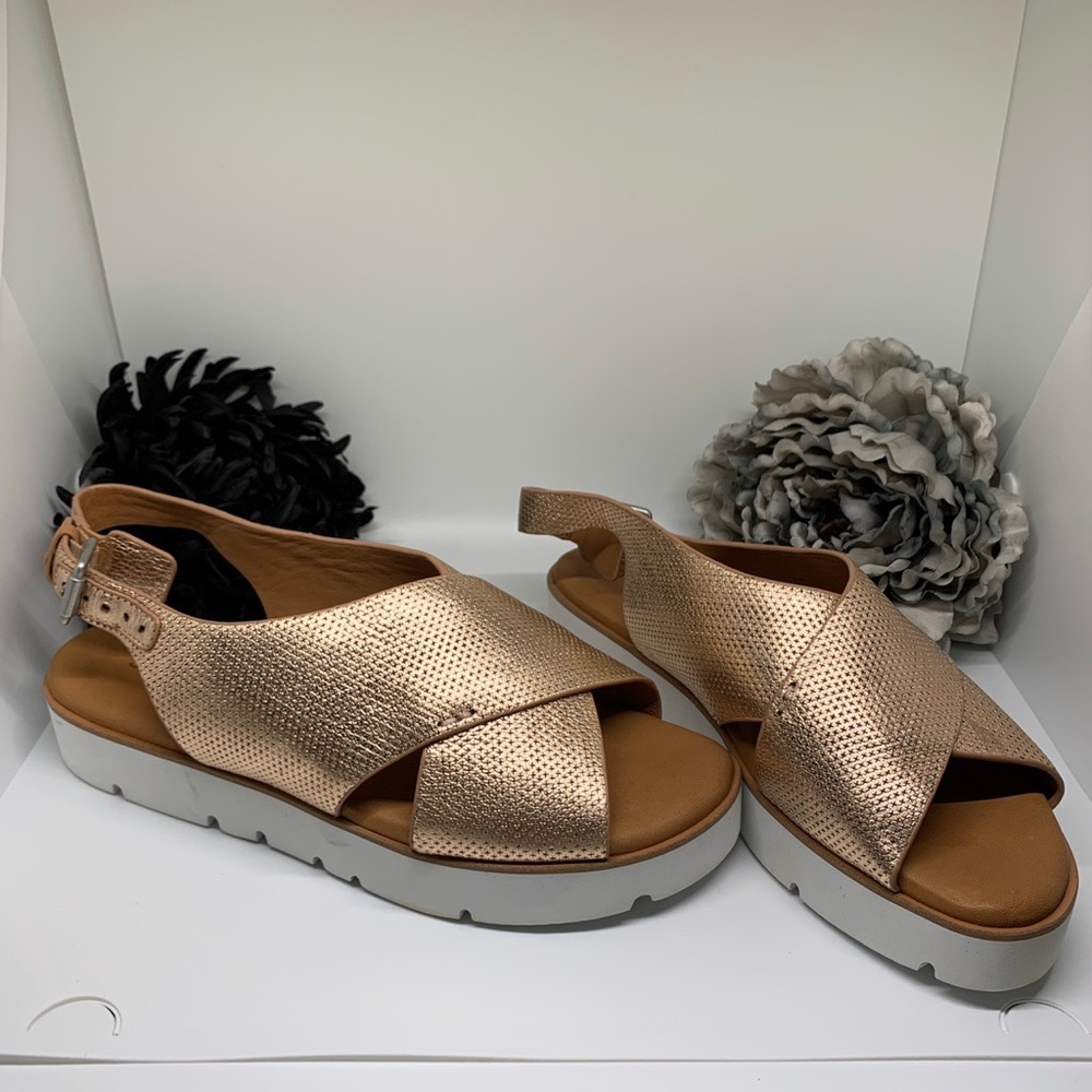 Kenneth Cole Gentle souls